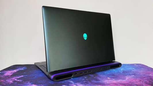 Dell Alienware 18 Area 51, Core Ultra 9, RTX 5090, 64GB RAM, 2TB SSD