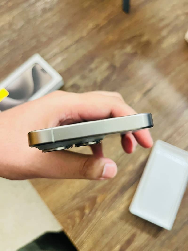 Apple iPhone 15 Pro 2