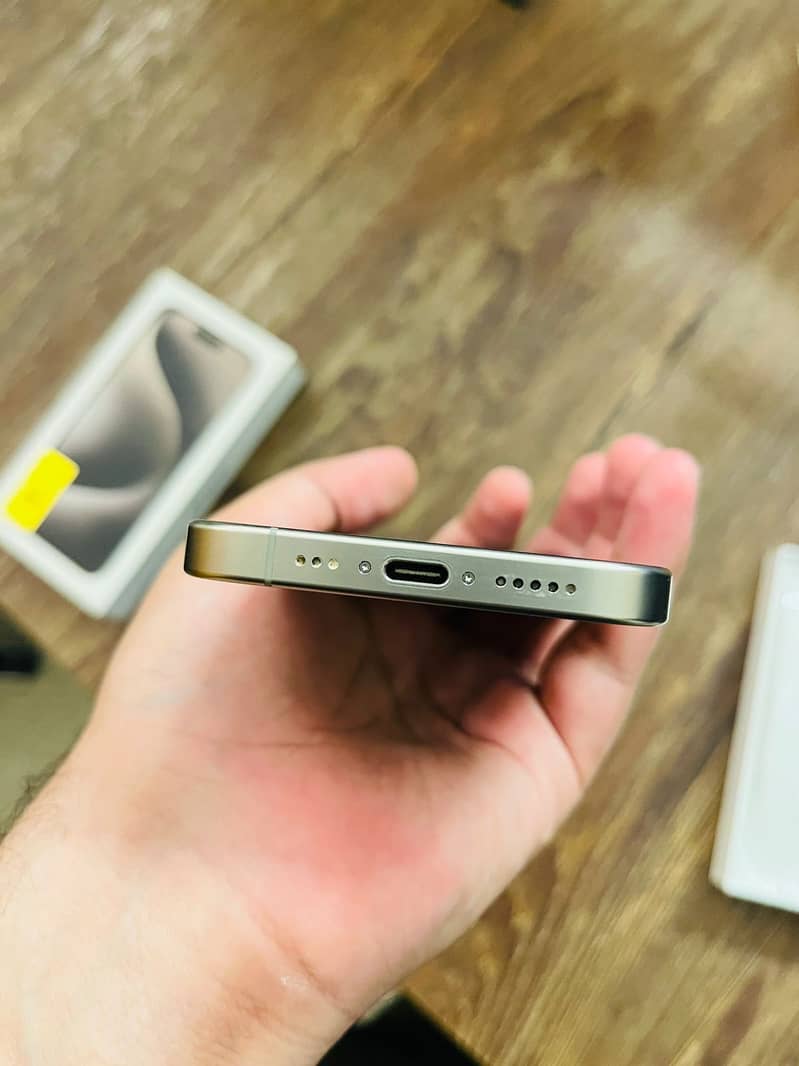 Apple iPhone 15 Pro 3
