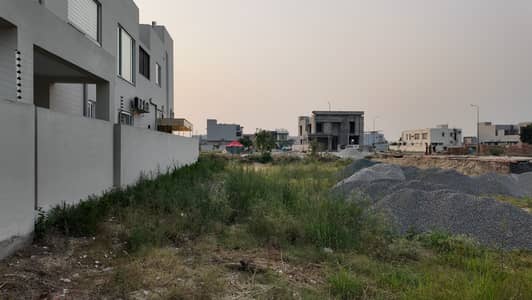 2 Kanal Plot Facing Park Block T Phase 8