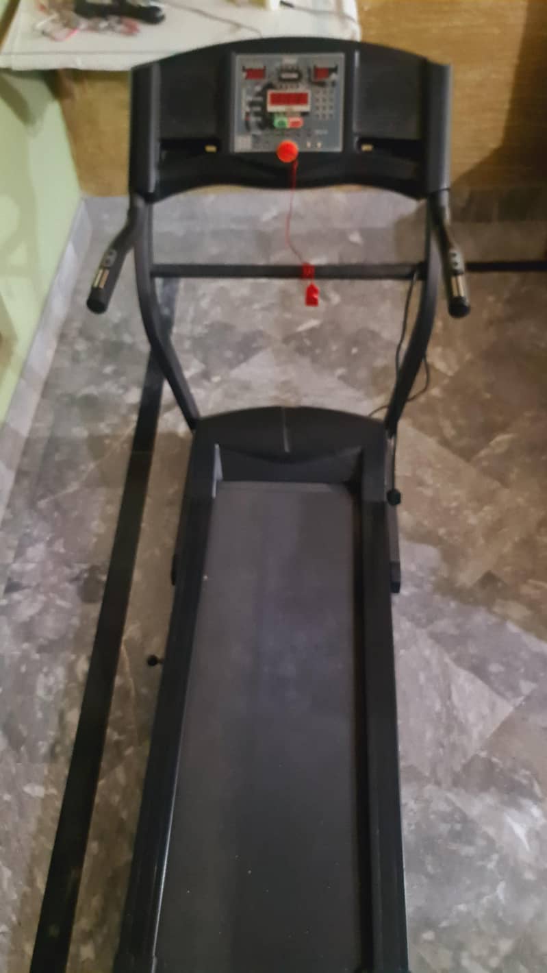treadmill black colored 0