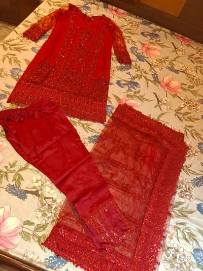 dresses / formal dresses / partywear dresses / ladies suits