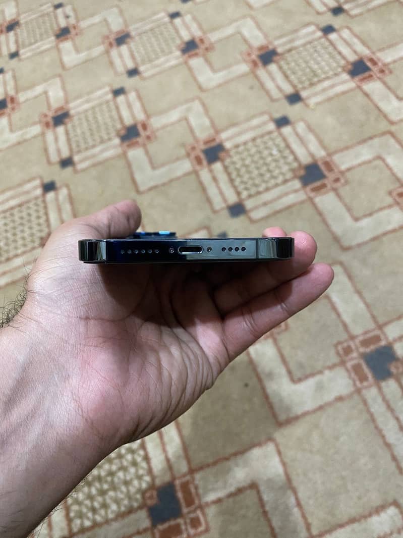 Iphone 12 pro max 3