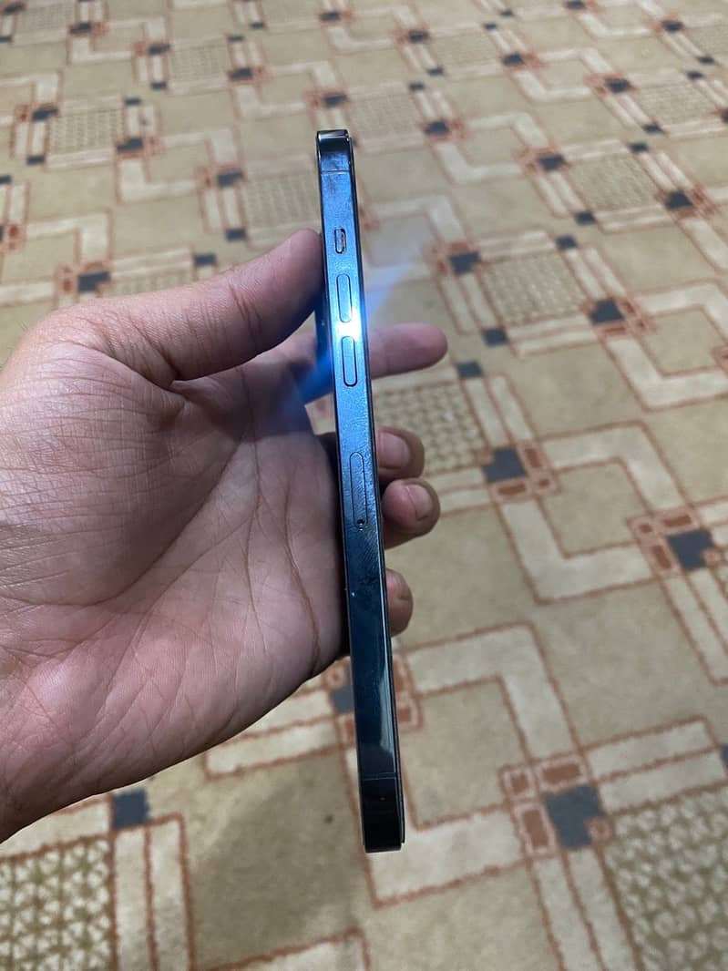 Iphone 12 pro max 4