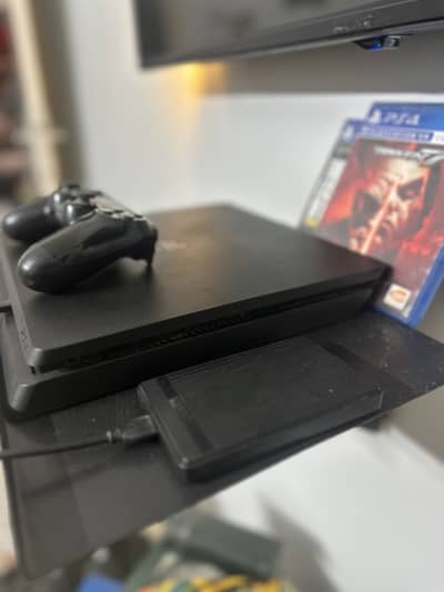 Ps4 1tb with PsPlus and many other games for sell.