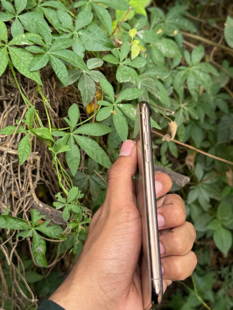 Iphone xs 4