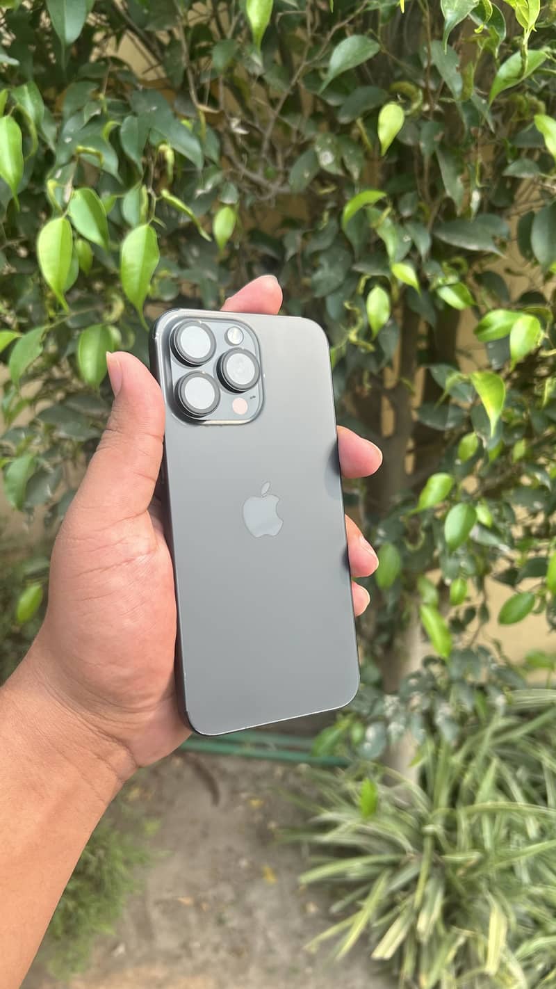 Iphone 15 pro max. 0