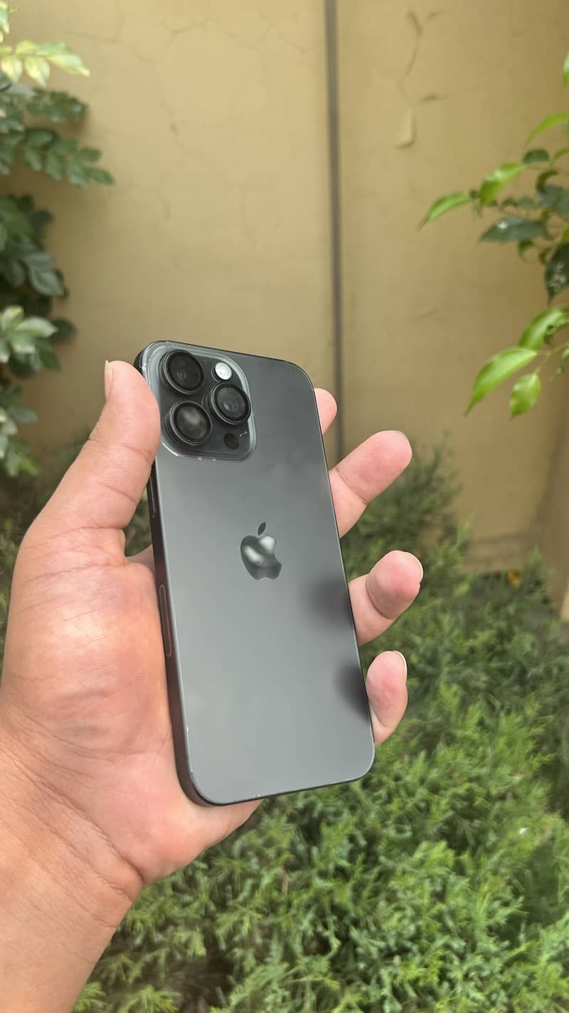 Iphone 15 pro max. 3