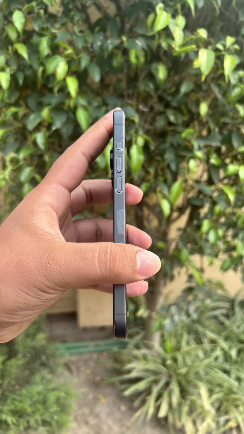 Iphone 15 pro max. 4