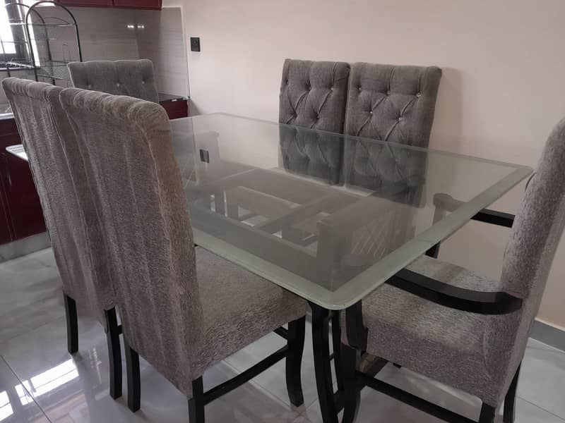 Dining table 6 seater 0