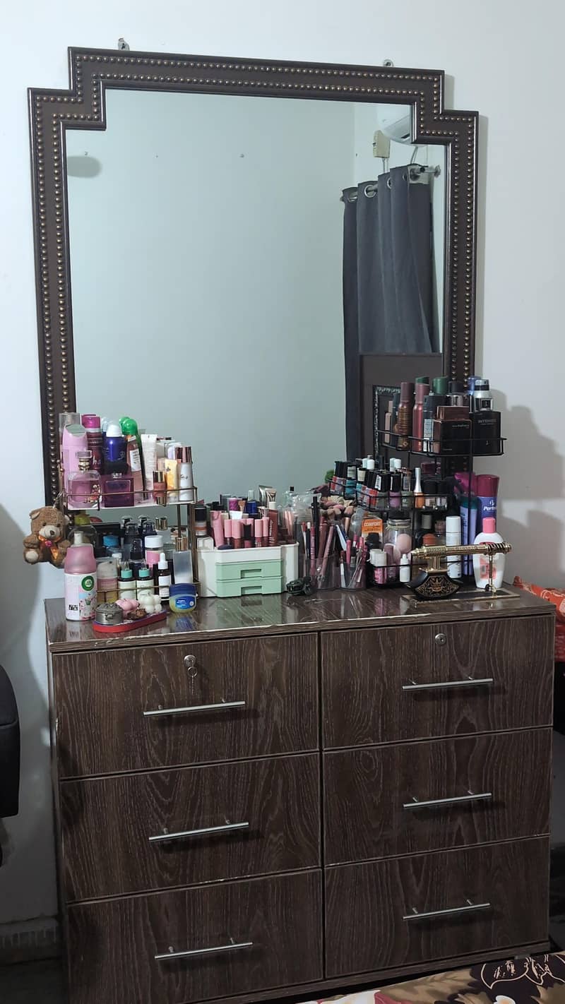 dressing table with mirror 0