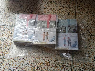 girl or boys dono ke Hain new brown lekar 18 24 tak size available