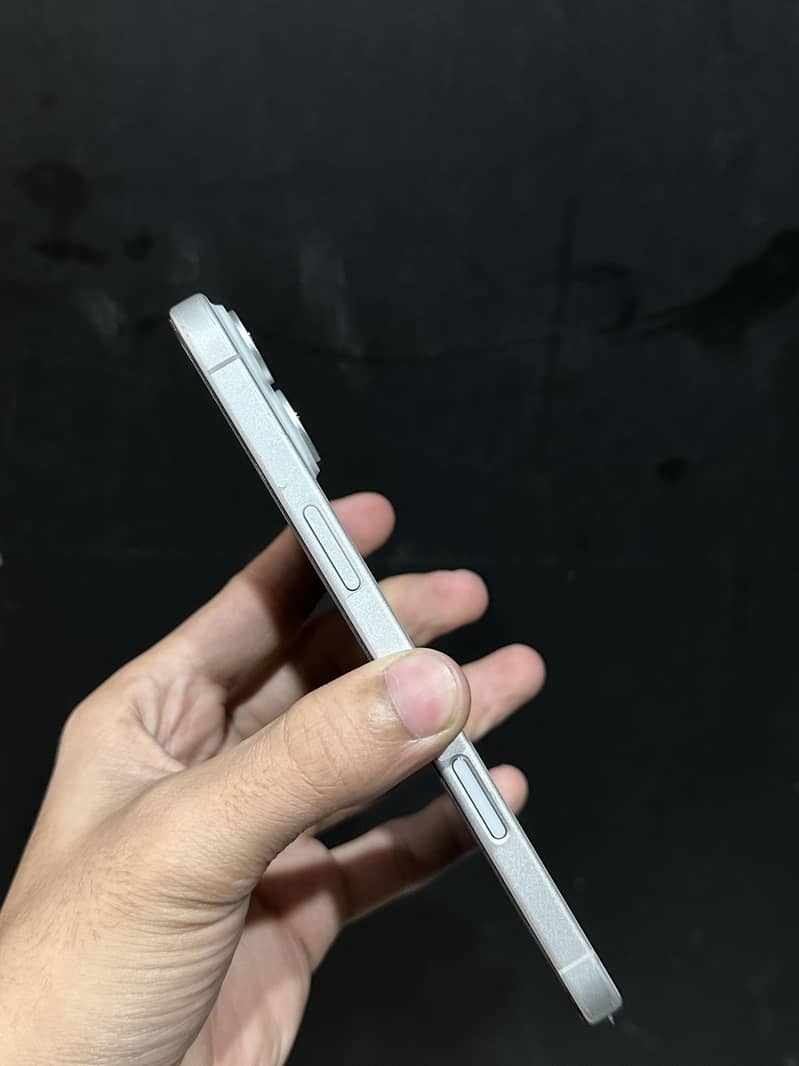 iPhone 16 Plus 1