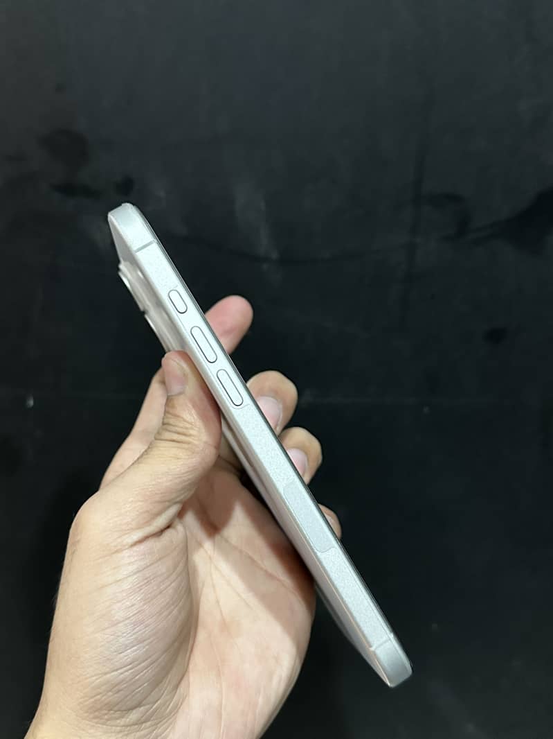 iPhone 16 Plus 3