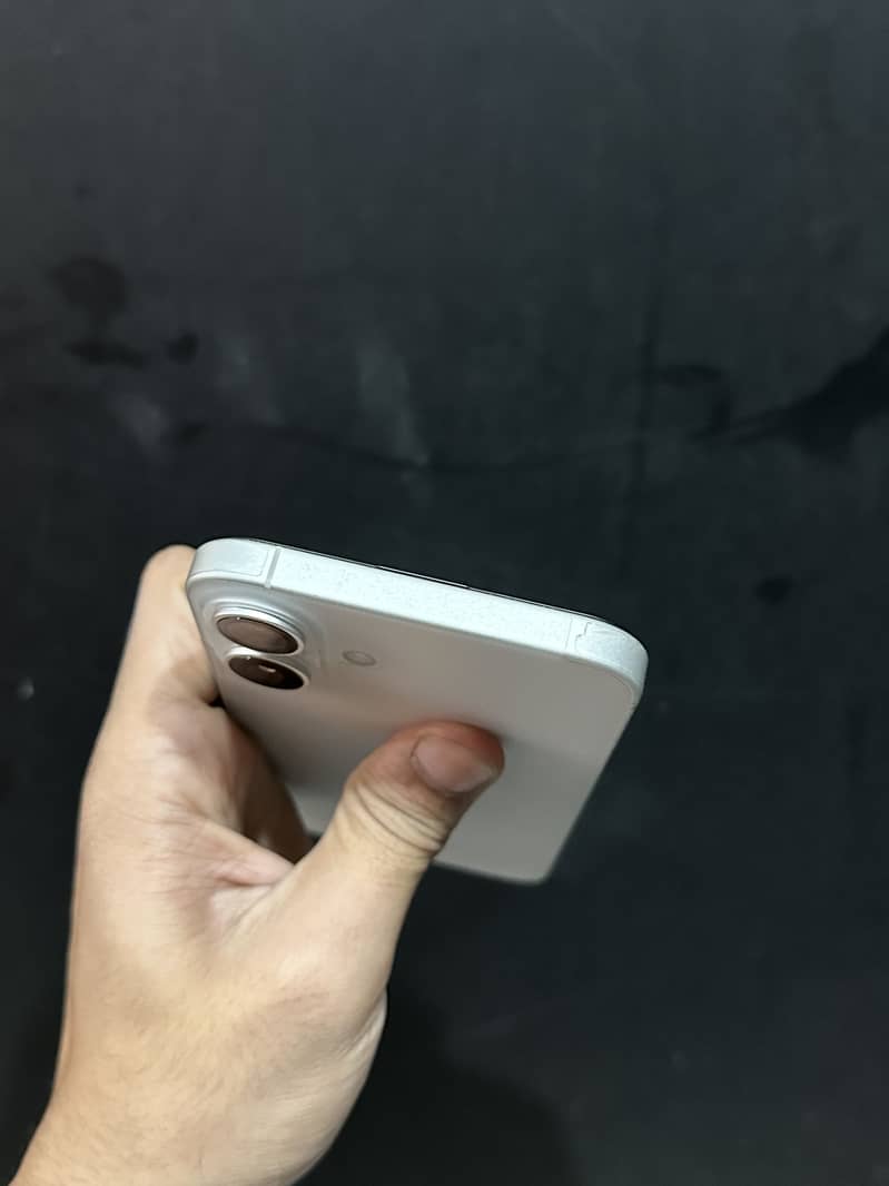 iPhone 16 Plus 4