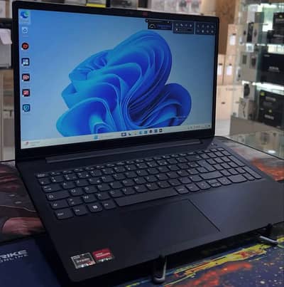 Lenovo IdeaPad v15 Ryzen 3 Pro 8G/256 GB  2GB Graphics Radeon