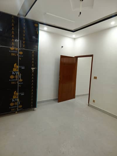 8 marla portion available for rent
