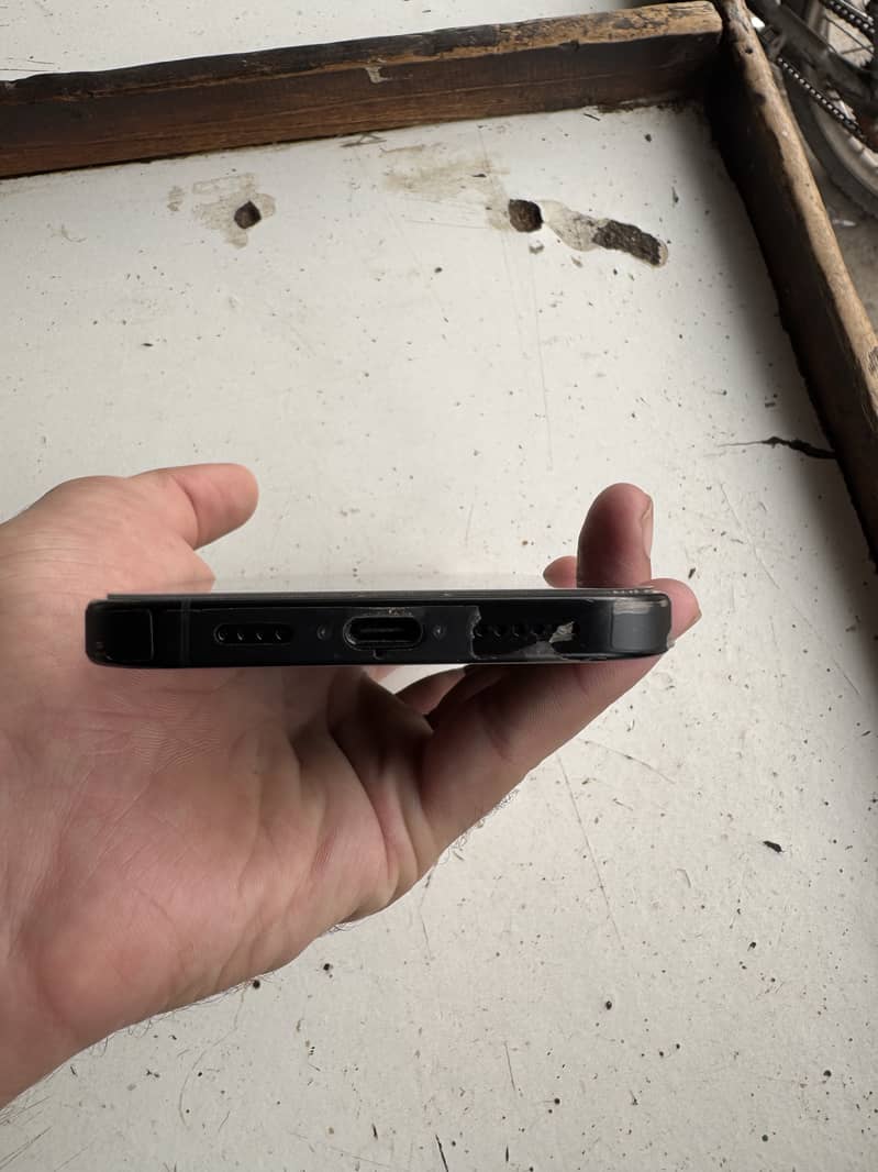 Apple iPhone 16 Pro Max 2