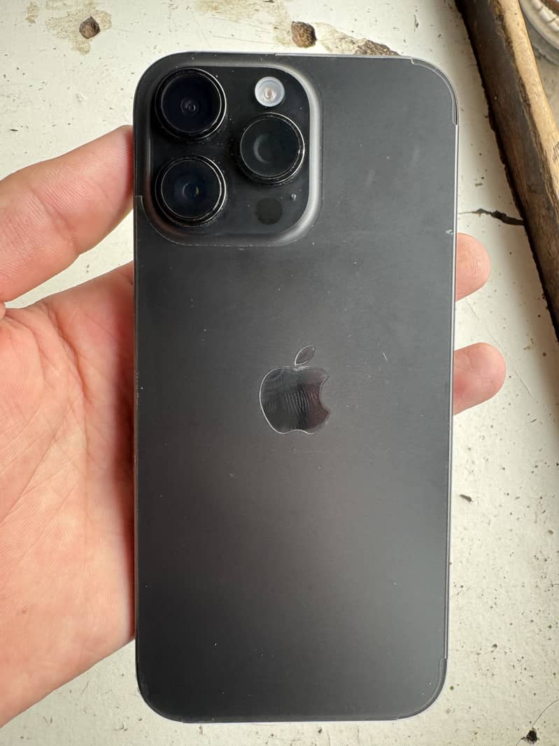 Apple iPhone 16 Pro Max 4