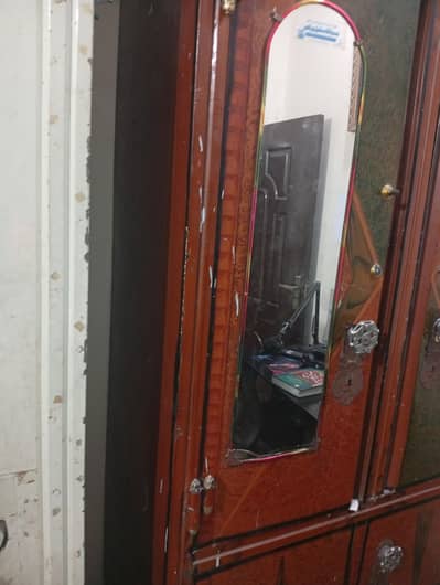 Iron almari in good condition  at good price price ma bargain ho sakti