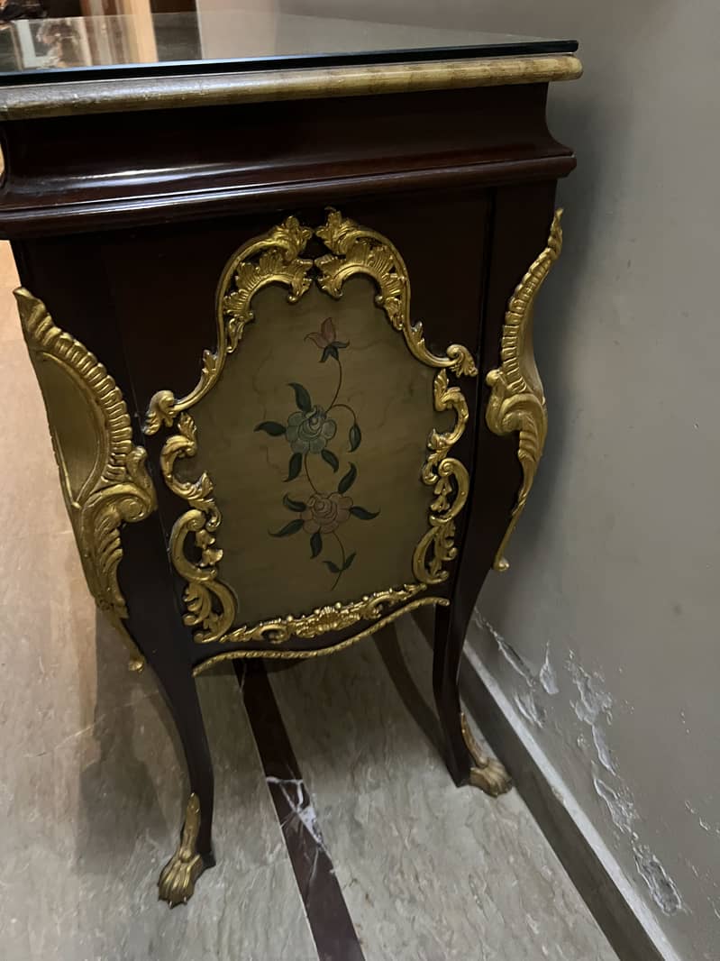 Console table 0