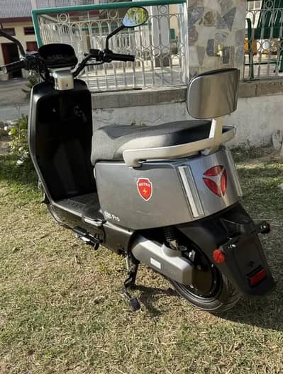 Metro E8S scooty 2024 model 0328-3263-634-