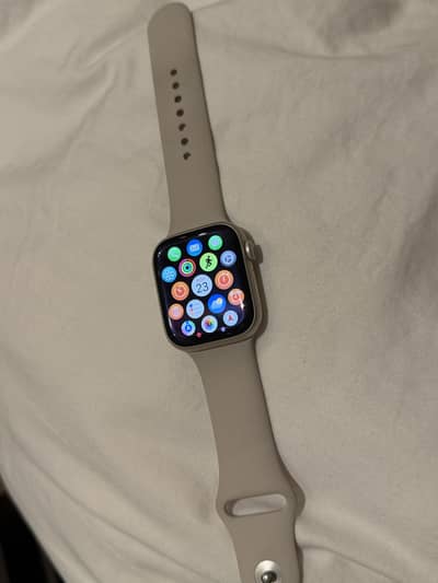 Apple watches series 9 starlight color