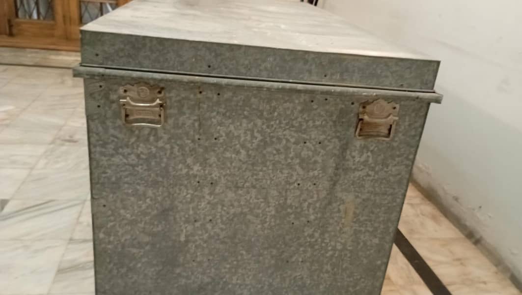 storage trunk 3