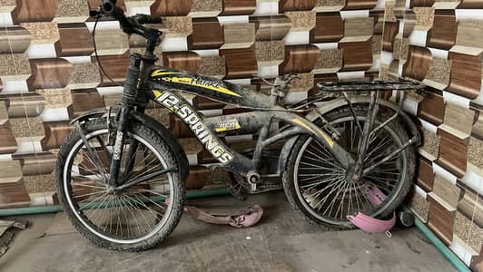 medium size cycle frame and rims for sale