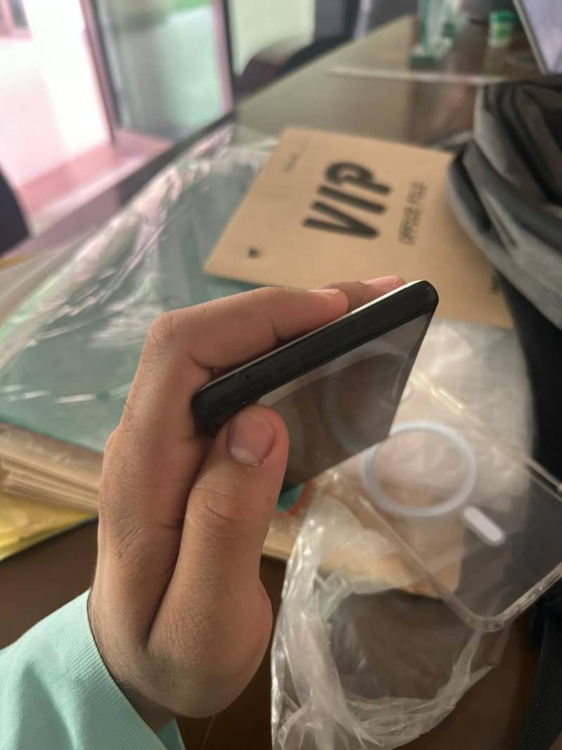 Google Pixel 6a 5