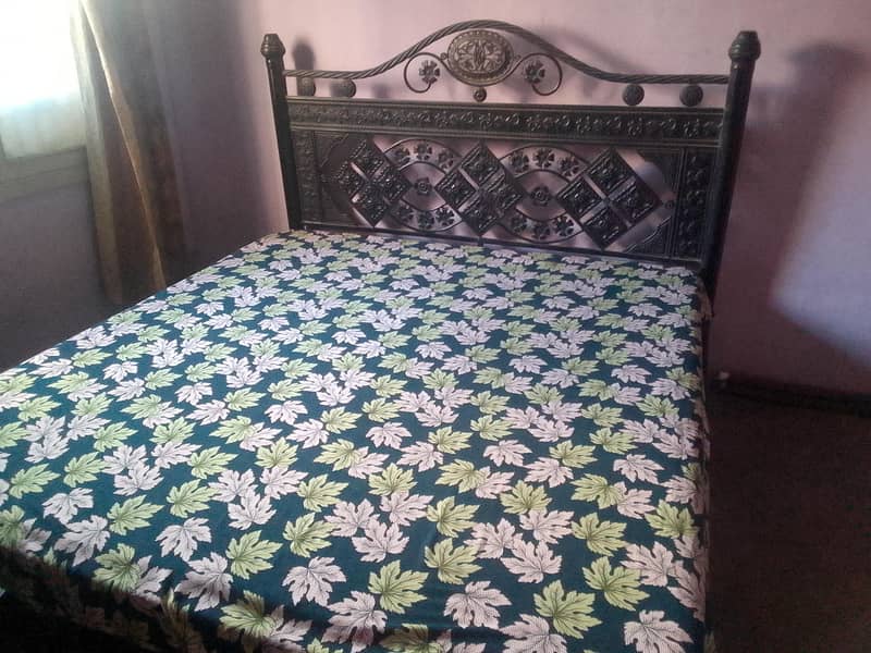 iron bed 0