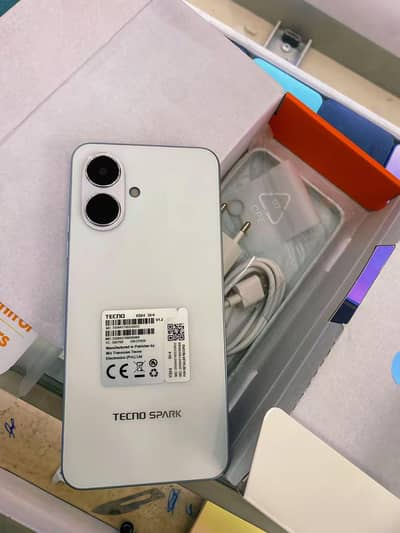 LIKE NEW PHONE ALL OK ONLY 15 DAYS USE BOX WITH ORIGINAL CHARGER