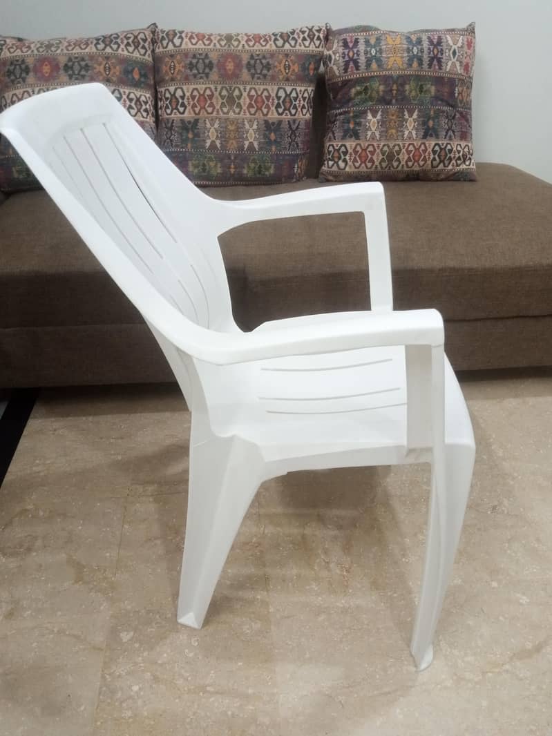 3 Plastic Chairs 2