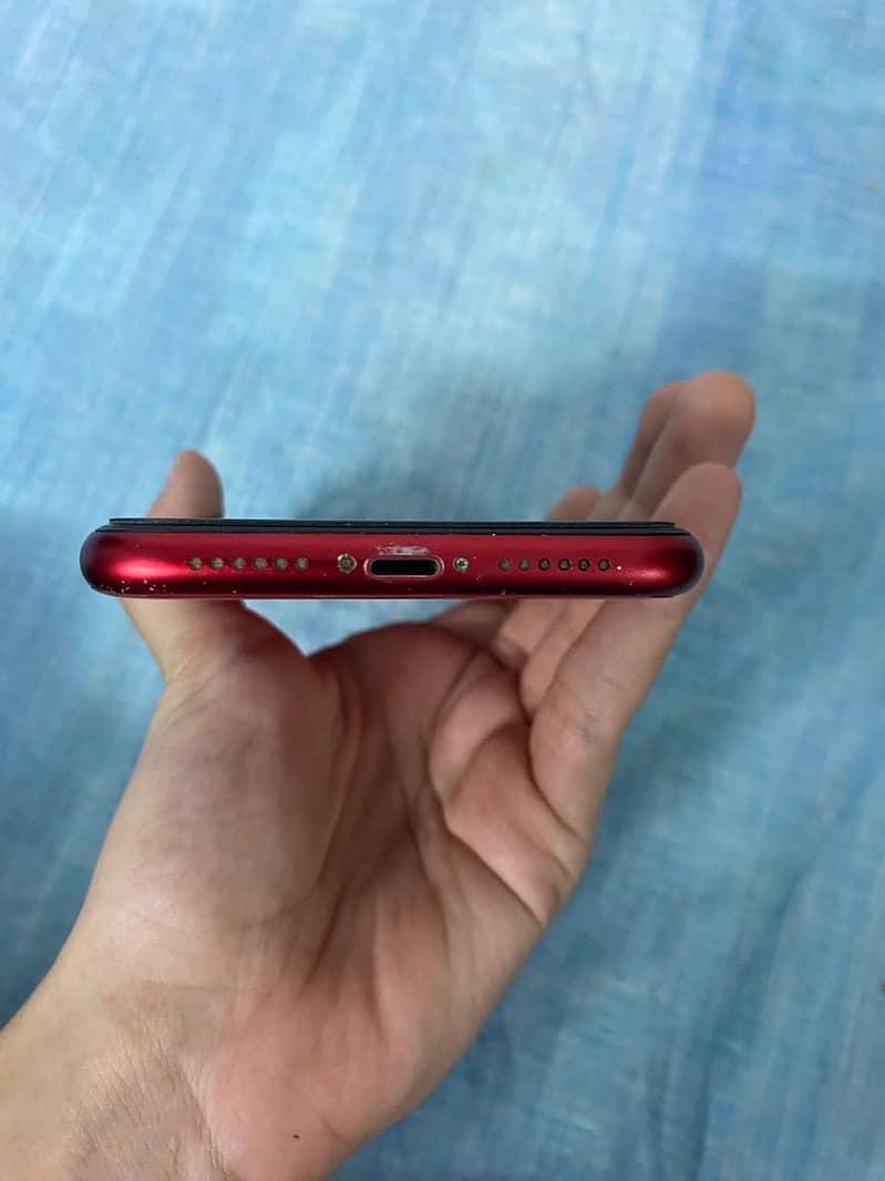 iPhone 11 4
