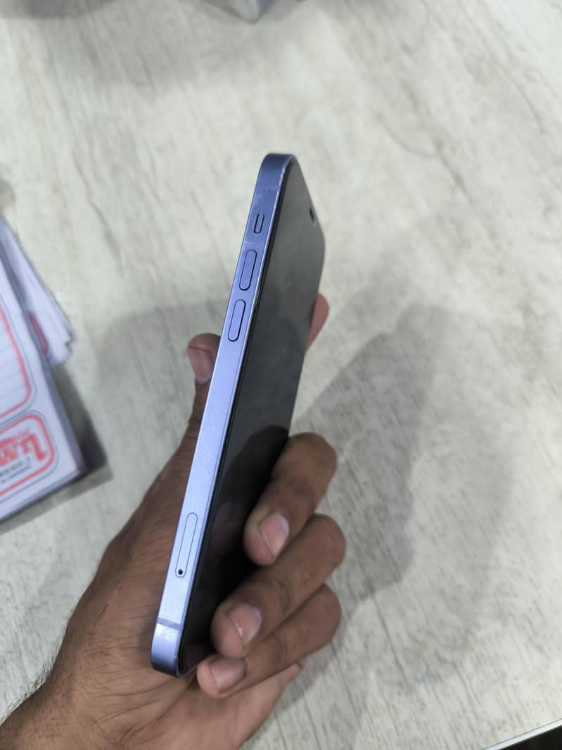 iPhone 12 4