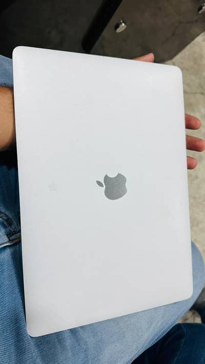 MacBook Air M1 2020 – 8GB RAM / 256GB SSD – Excellent Battery
