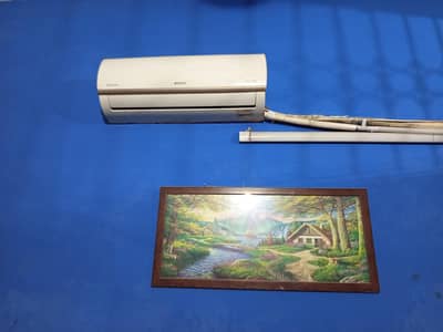 1 Ton orient split AC ( Non inverter ) . .