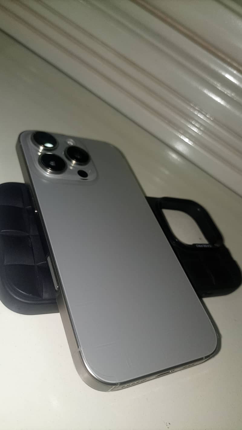 Apple iPhone 16 Pro 0