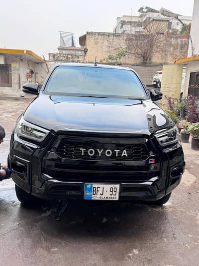 Toyota Hilux Revo GR  2025