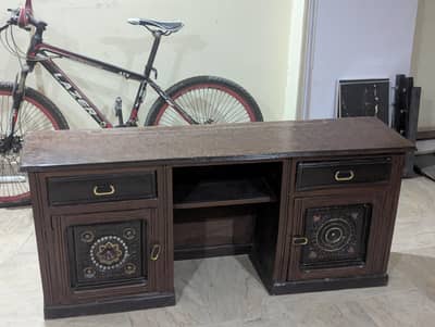Dressers table