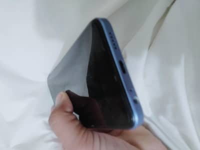bhai bht Kam use hua ha bilkul new ha battery timing bht achi ha daba