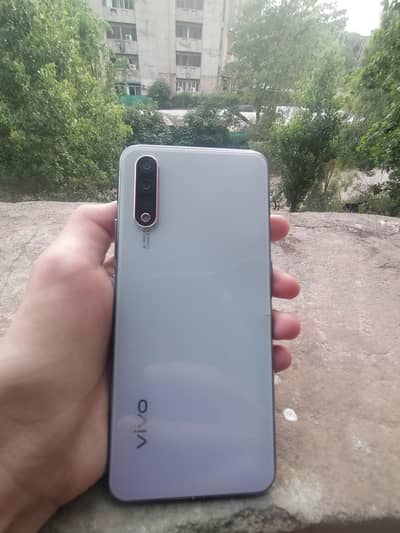 vivo S1