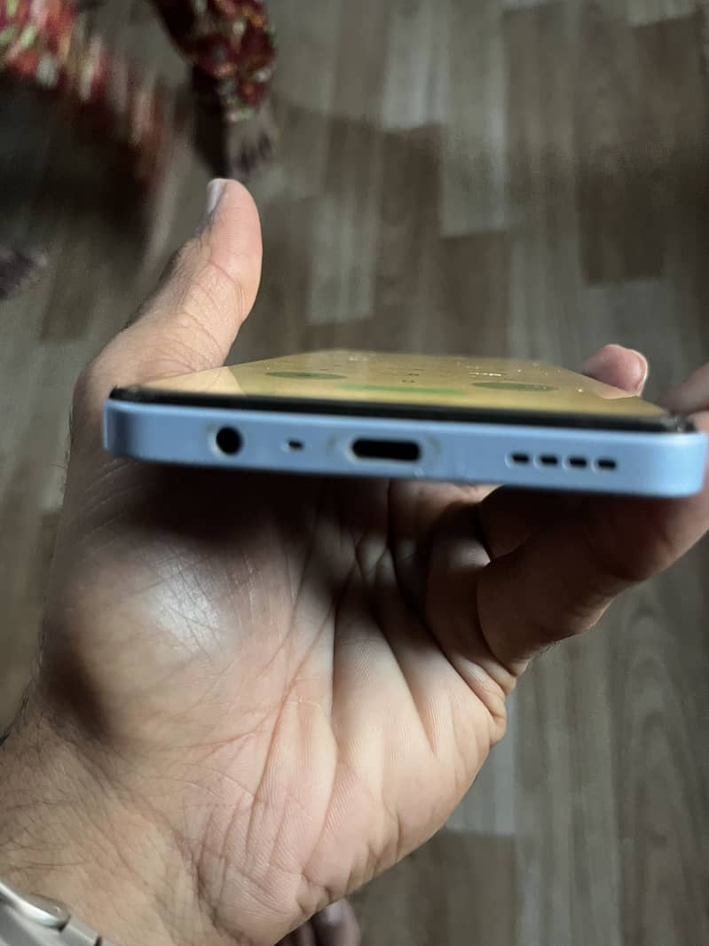 RealMe Note 50 1