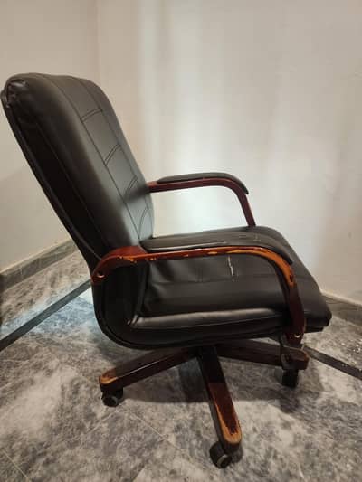 Executive Revolving chair for sale