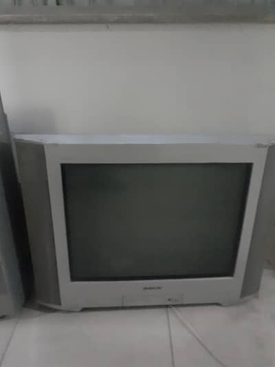 21 Inches 2 pcs Sony T. v and 1 Noble T. v 27 Inches Sony titron T. v