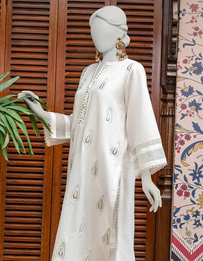 BREANDED SUITS AVAILABLE