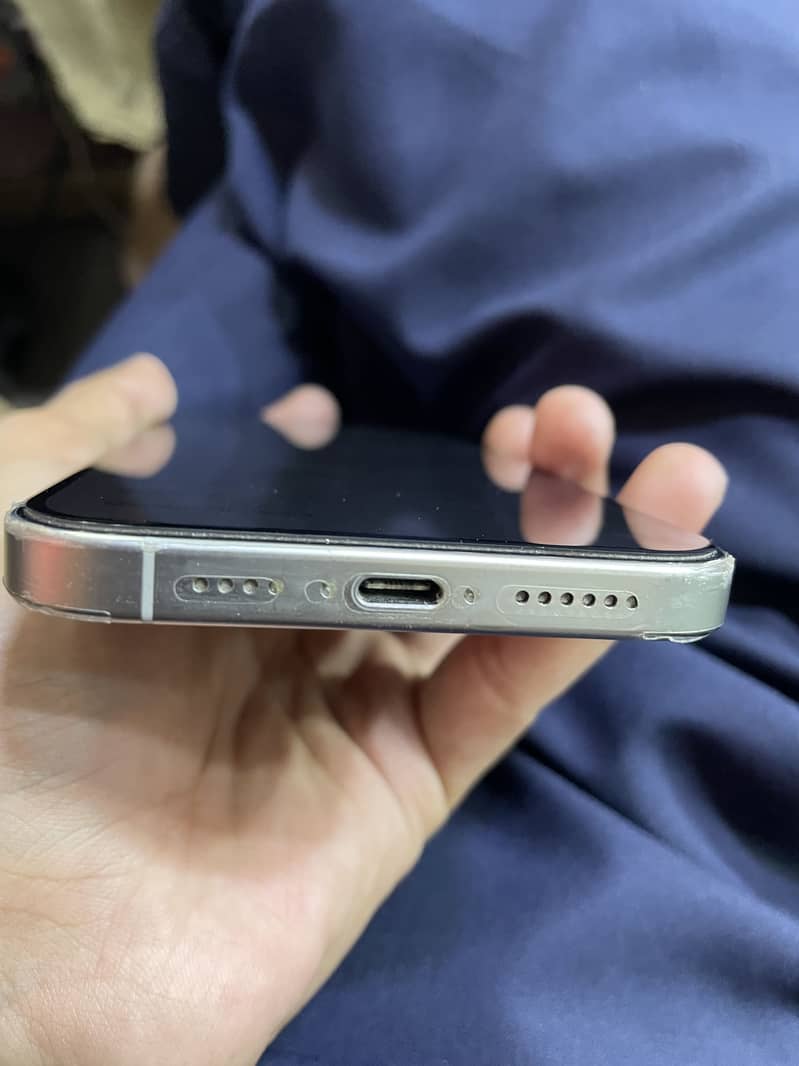 Iphone 16 pro max 6