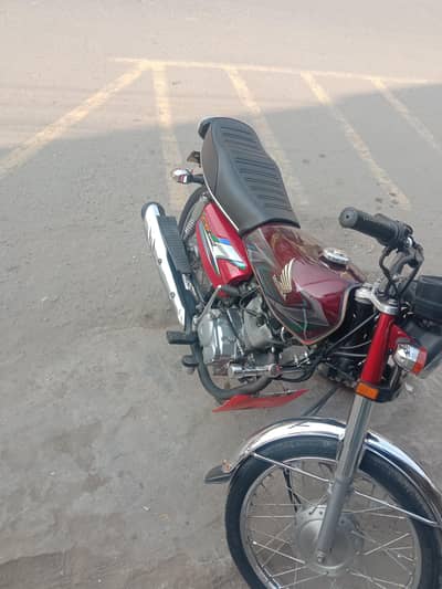 Honda 125 very good condition. .