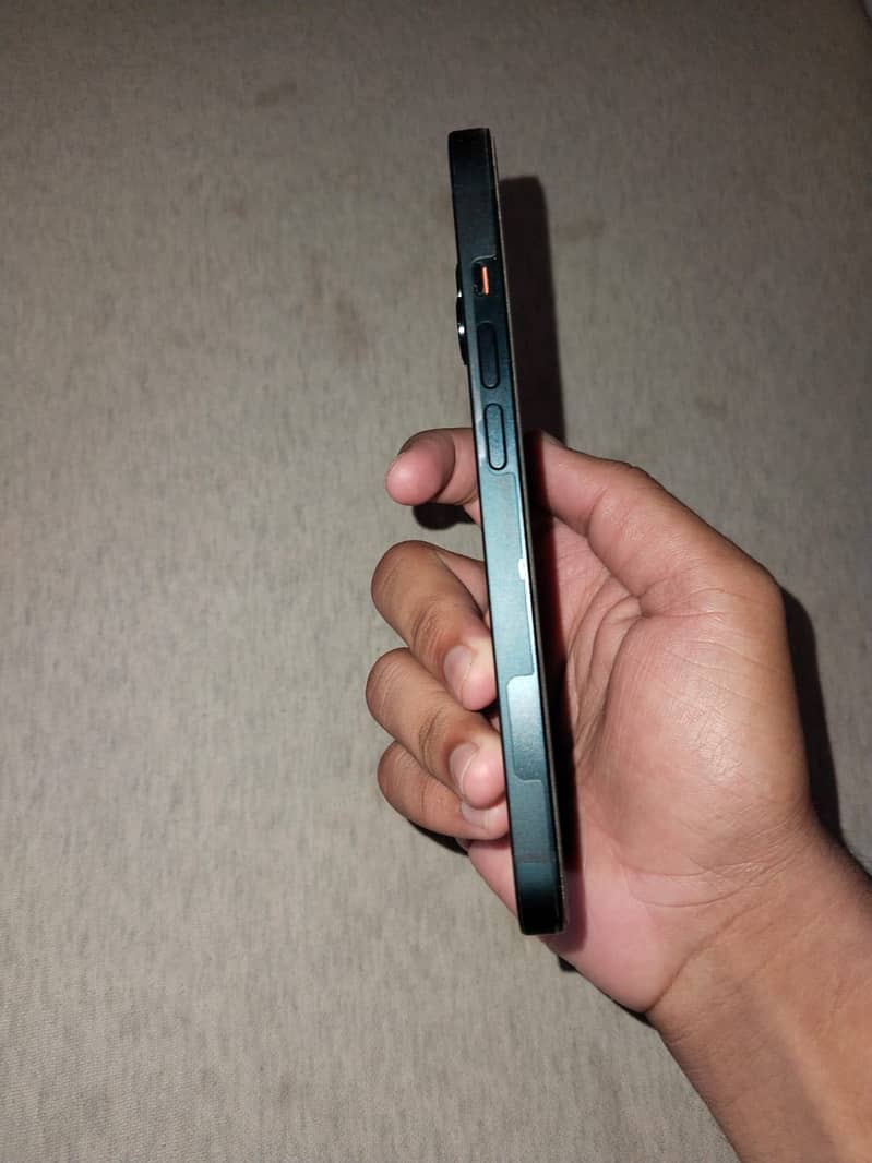 iPhone 14 3