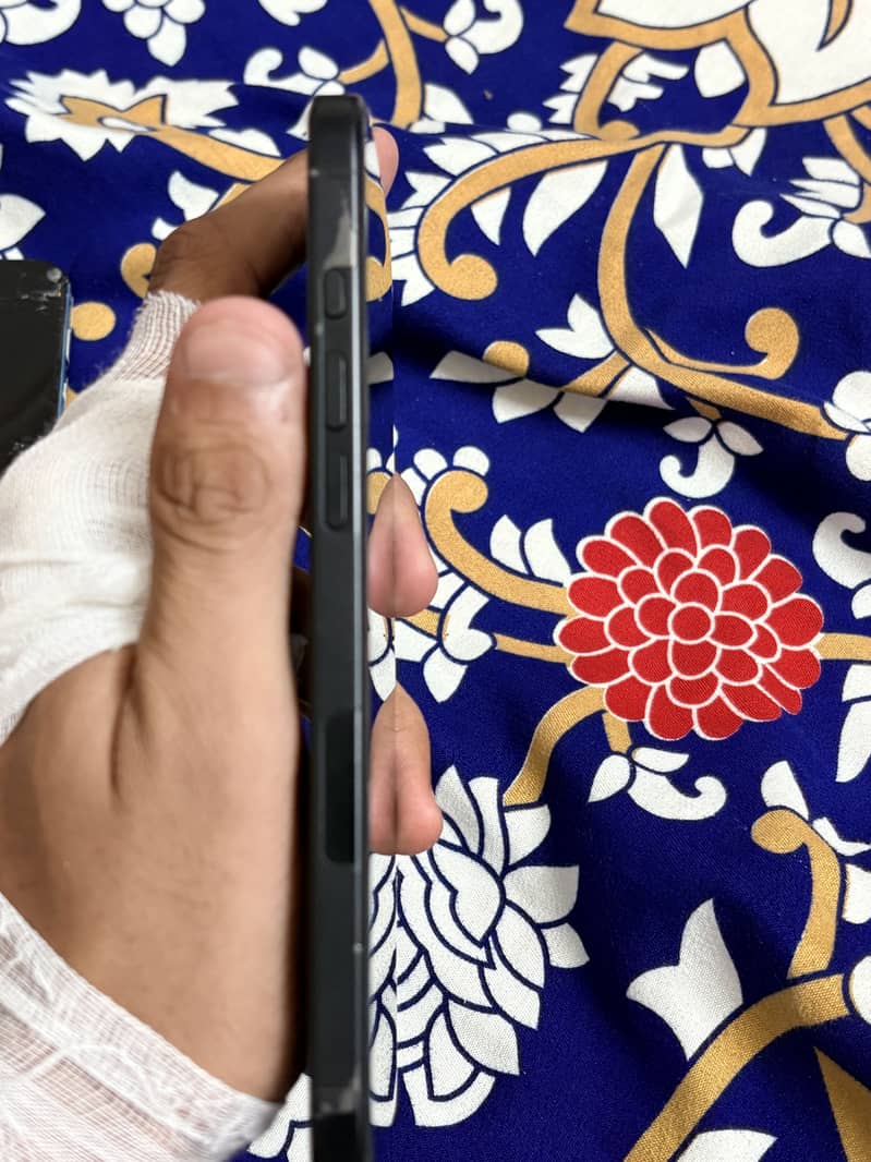 Iphone 16 plus jv 4
